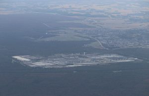 Stellantis réduit sa perte de 90 % au 3e trimestre, mais perd toujours de l’argent en Europe Vue aérienne de l’usine Stellantis de Mulhouse en 2026