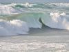 Tempête Austen : la vigilance orange passe de cinq à quinze départements, du Finistère au Nord, plages fermées dans la Manche et parcs clos jusqu’en Île-de-France Vague déferlante lors d'une tempête sur la côte bretonne (photo d'illustration)