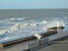 Tempête Boelo : le Pas-de-Calais en vigilance orange pluie-inondation ce soir, jusqu’à 50 mm sur des sols déjà saturés par Austen Vagues sur la digue de Wimereux, dans le Pas-de-Calais (photo d’archives)