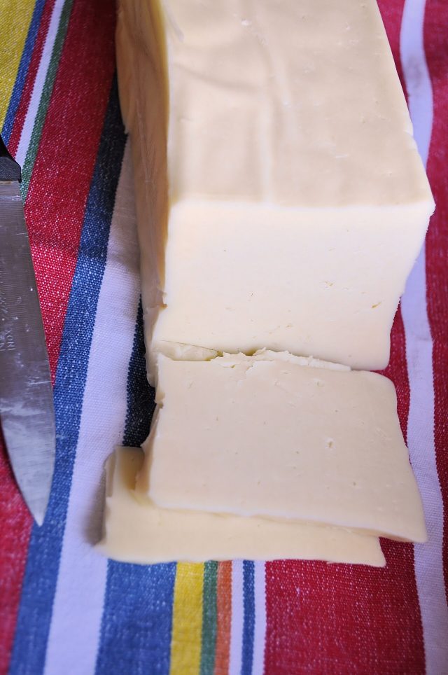 De la tome fraîche, fromage utilisé pour l'aligot De la tome fraîche, fromage utilisé pour l'aligot