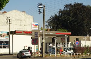 TotalEnergies : bénéfice record de 8,3 milliards, ce que ça change à la pompe Une station-service TotalEnergies à Douai, dans le Nord