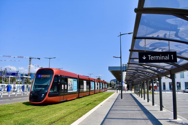 Tramway de la ligne 2 du réseau Lignes d'Azur à Nice Tramway de la ligne 2 du réseau Lignes d'Azur à Nice