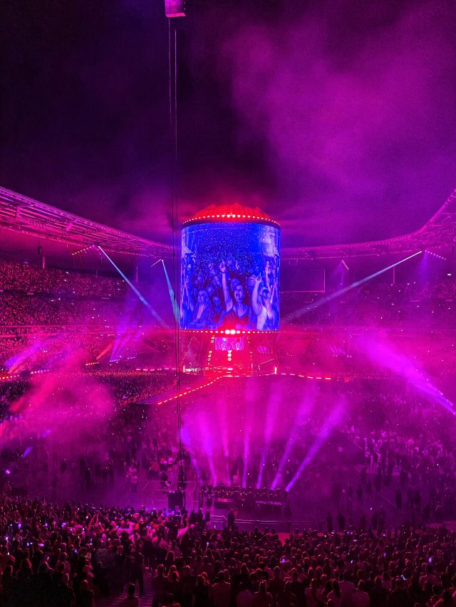 Le Stade de France à Saint-Denis lors d’un concert, de nuit