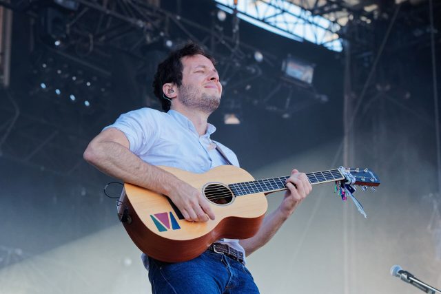 Le chanteur Vianney sur scène au festival des Vieilles Charrues en 2017 (photo d’archives)