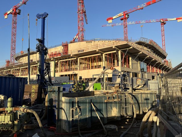 L’Arena de la Porte de la Chapelle à Paris, aujourd’hui Adidas Arena, pendant sa construction L’Arena de la Porte de la Chapelle à Paris, aujourd’hui Adidas Arena, pendant sa construction
